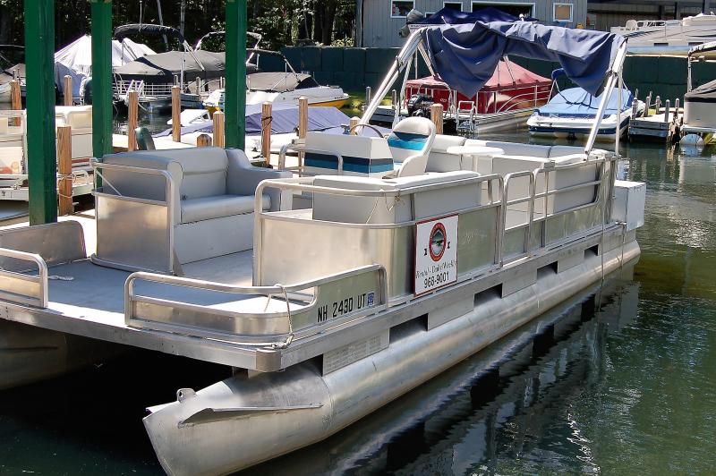 Silver Bullet 24 ft Pontoon Boat 40 HP